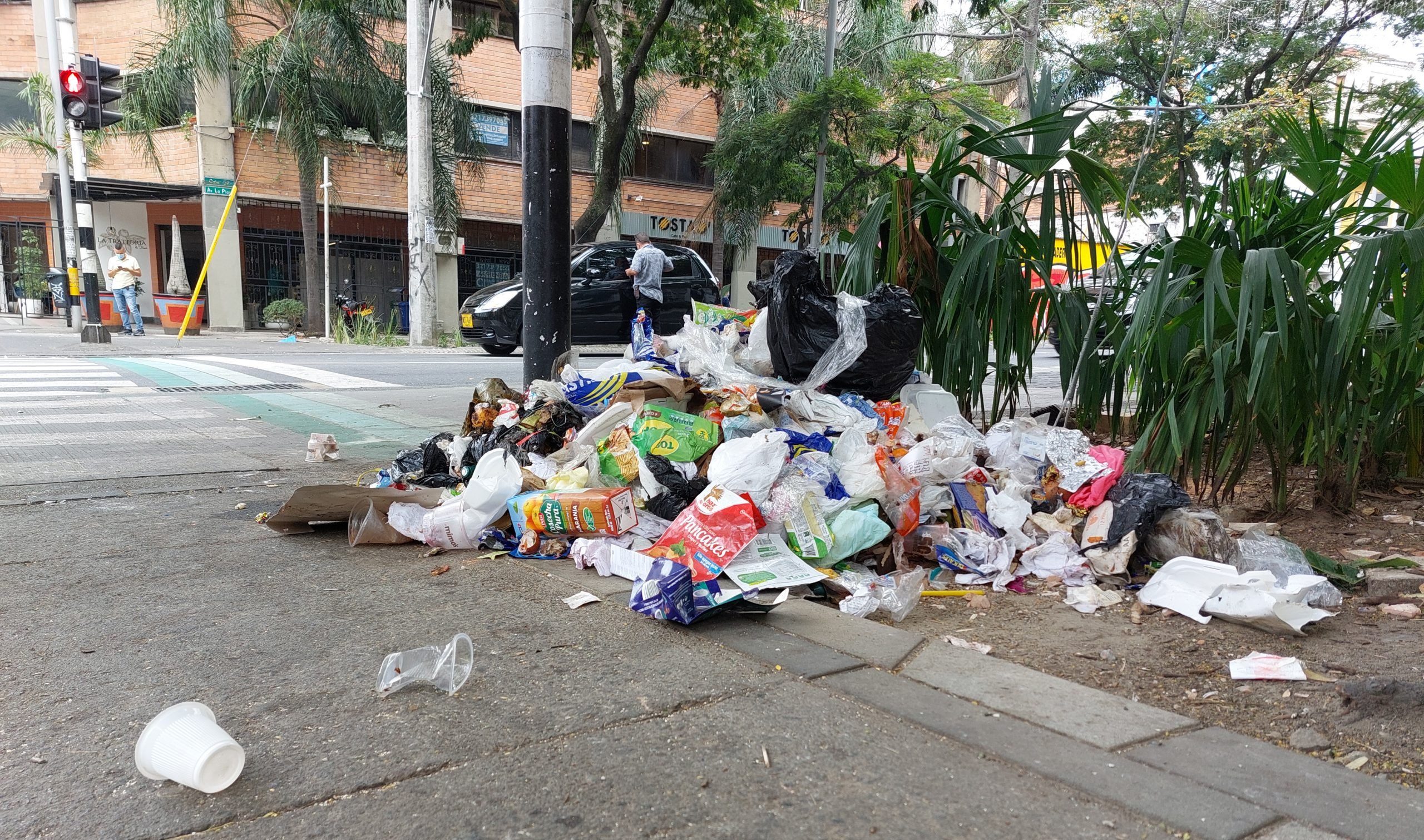 Habrá controles para disminuir acumulación de basuras en Medellín