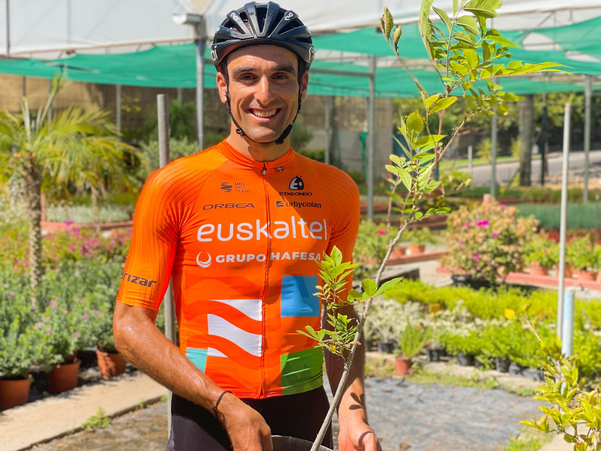 Luís Ángel Maté, el ciclista que corre Vuelta España para sembrar árboles