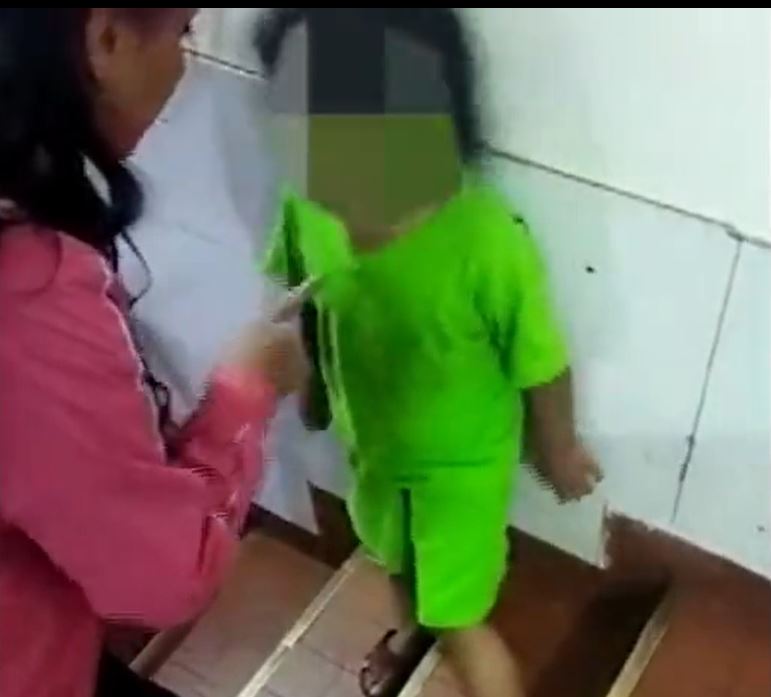(Video) Indignación por video de niña maltratada en centro de emergencia del ICBF