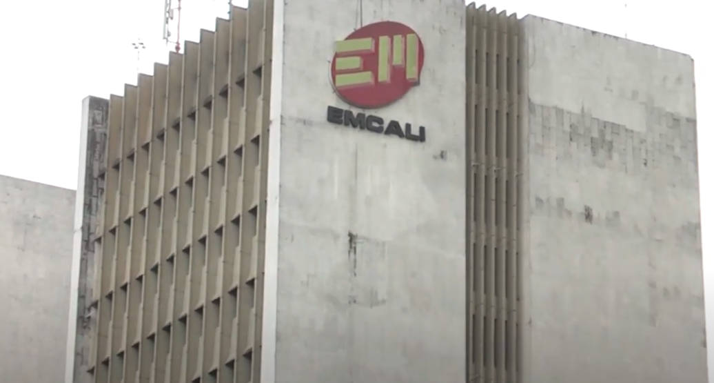 En medio de escándalo de contratación, renuncia gerente de Emcali