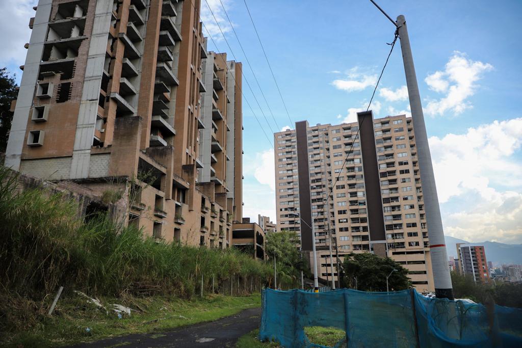 Inició evacuación de familias en Interclub, edificio aledaño a Continental Towers