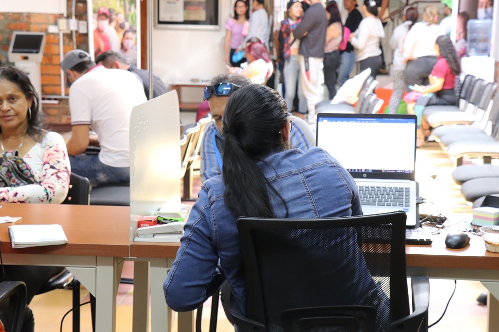 Migrantes acceden a servicios de educación y salud gracias al Centro Intégrate Medellín