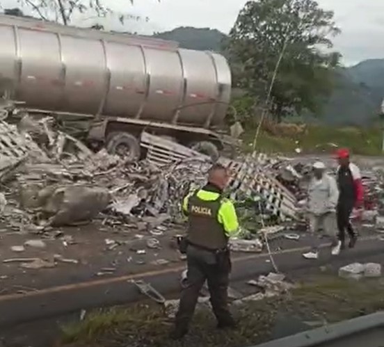 [Video] Accidente en la vía cerca al túnel de occidente