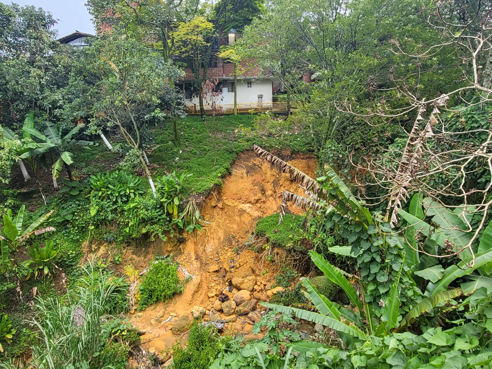 En San Antonio de Prado esperan intervención de un derrumbe en zona urbana