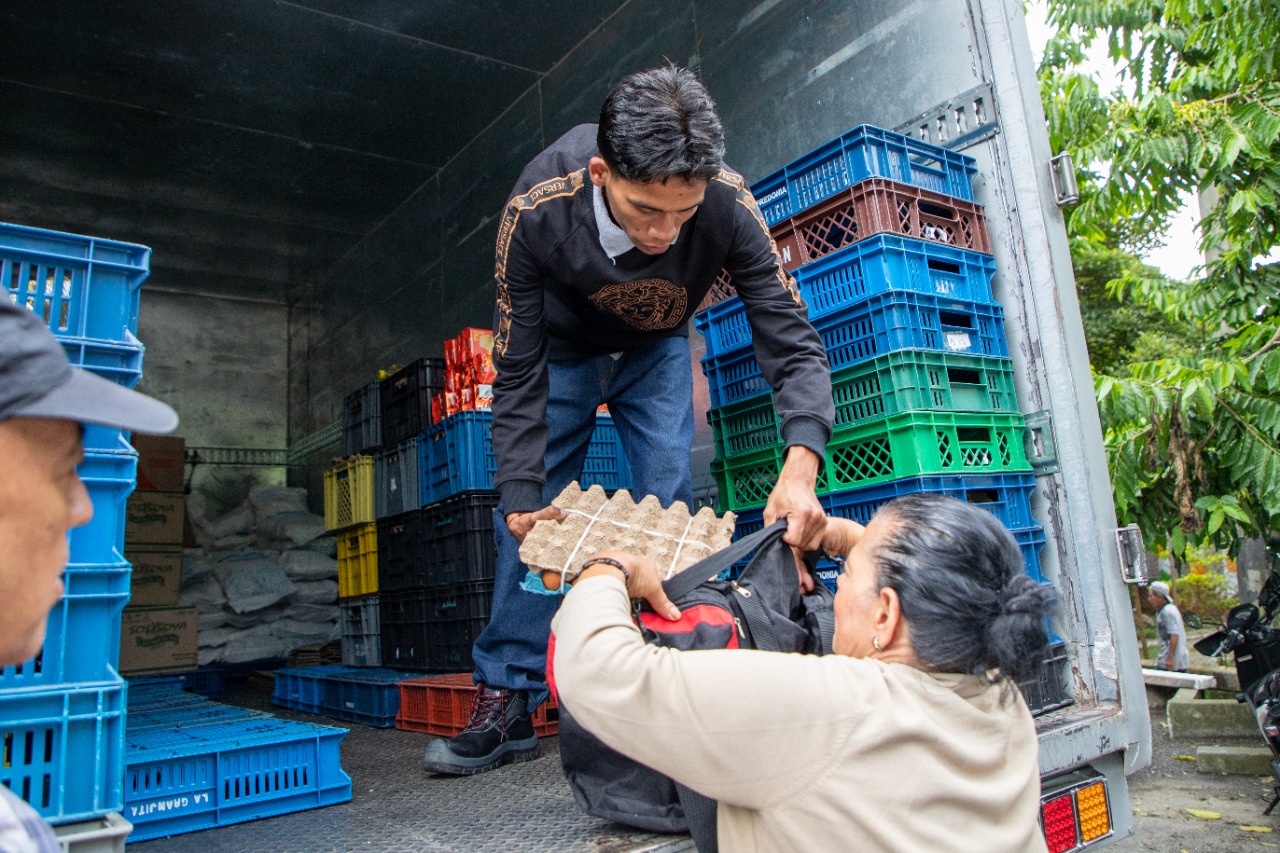 Avanza plan entrega de kits alimentarios a población vulnerable