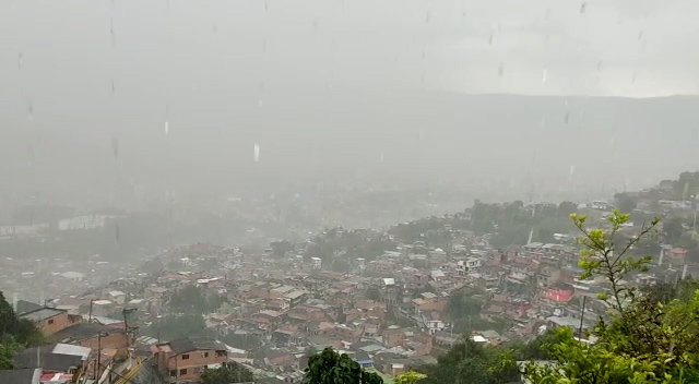 [Video] Fuertes lluvias se reportan en Medellín y el oriente antioqueño