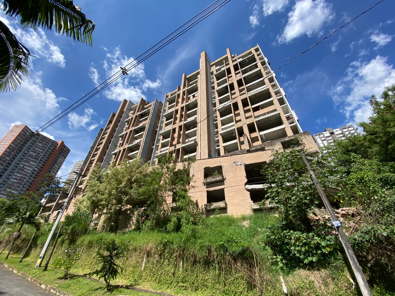 Habrá cierres viales en Medellín por demolición del Continental Towers