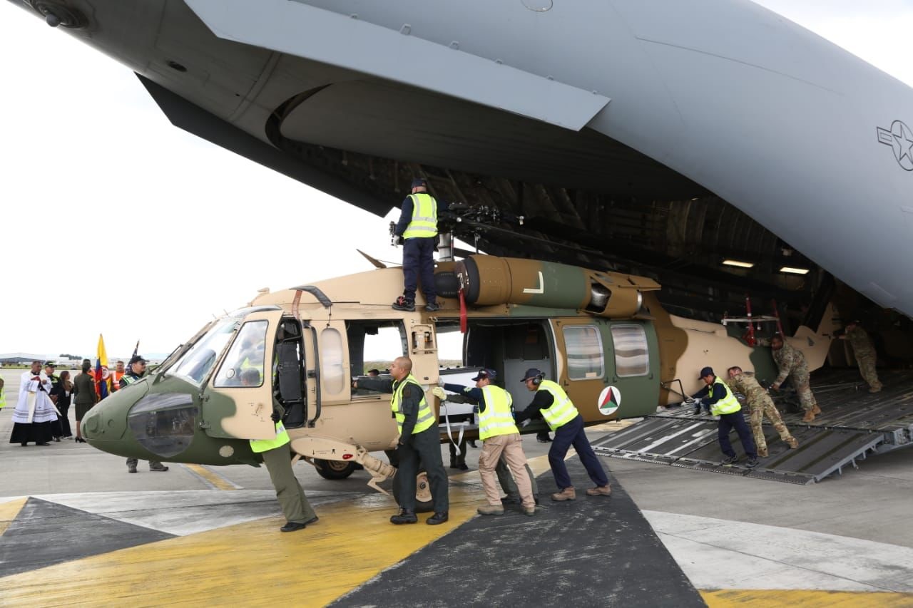 Estados Unidos entregó a Colombia 12 helicópteros Black Hawk para que sean 