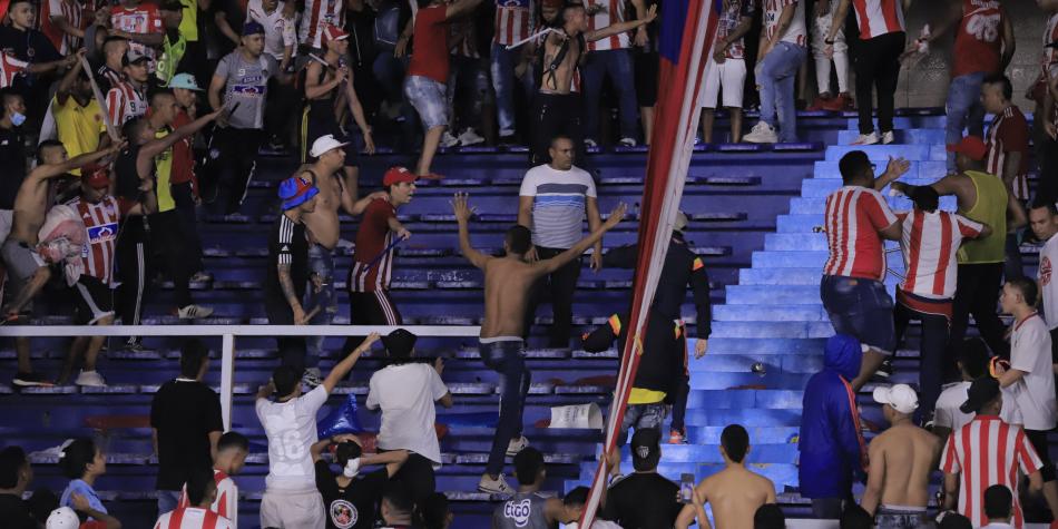 Enfrentamientos Entre Los Hinchas Del Junior Opacaron El Primer Juego De La Final De Copa Colombia