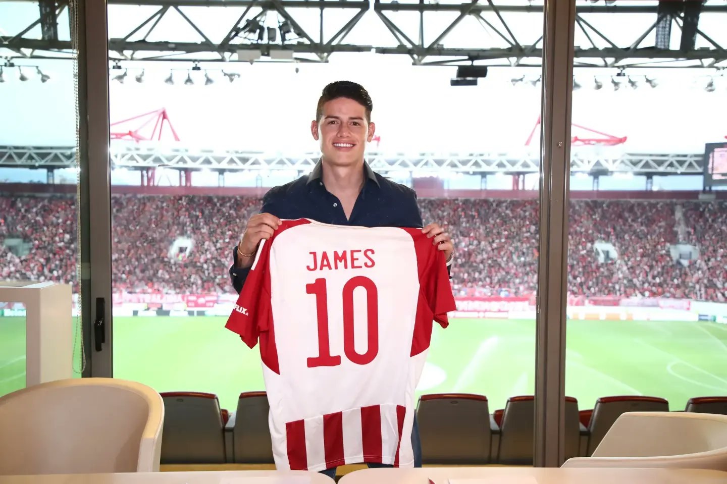 James recibe llamado del Olympiacos