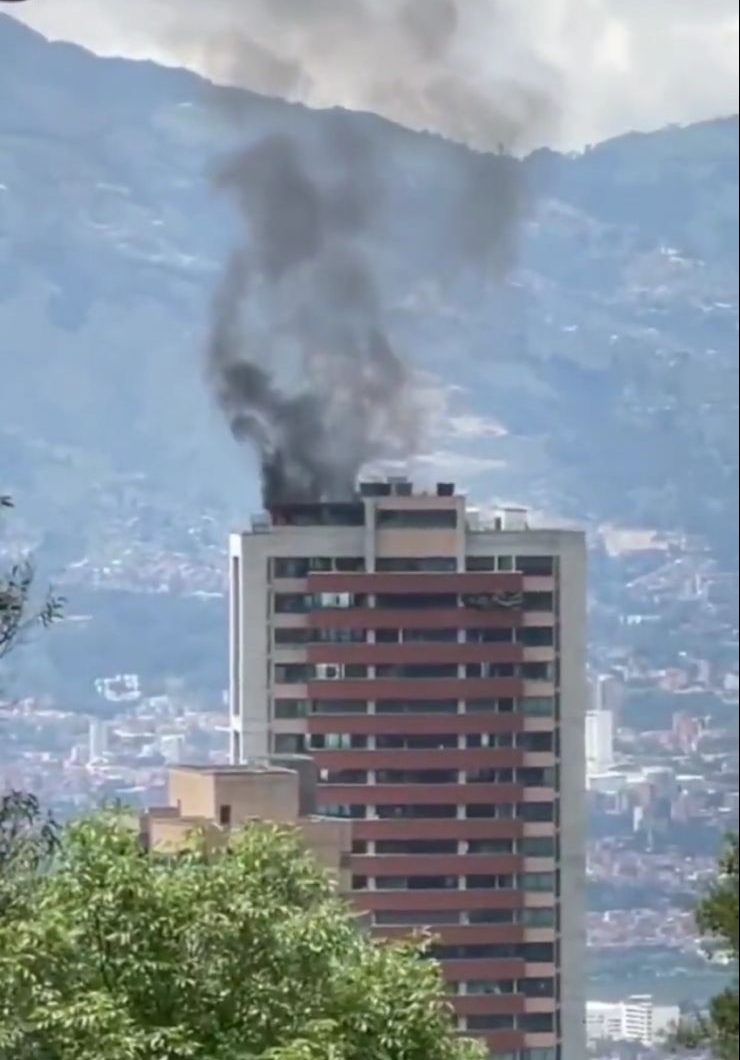 Bomberos controlaron incendio en el apartamento del exfutbolista Juan Pablo Ángel