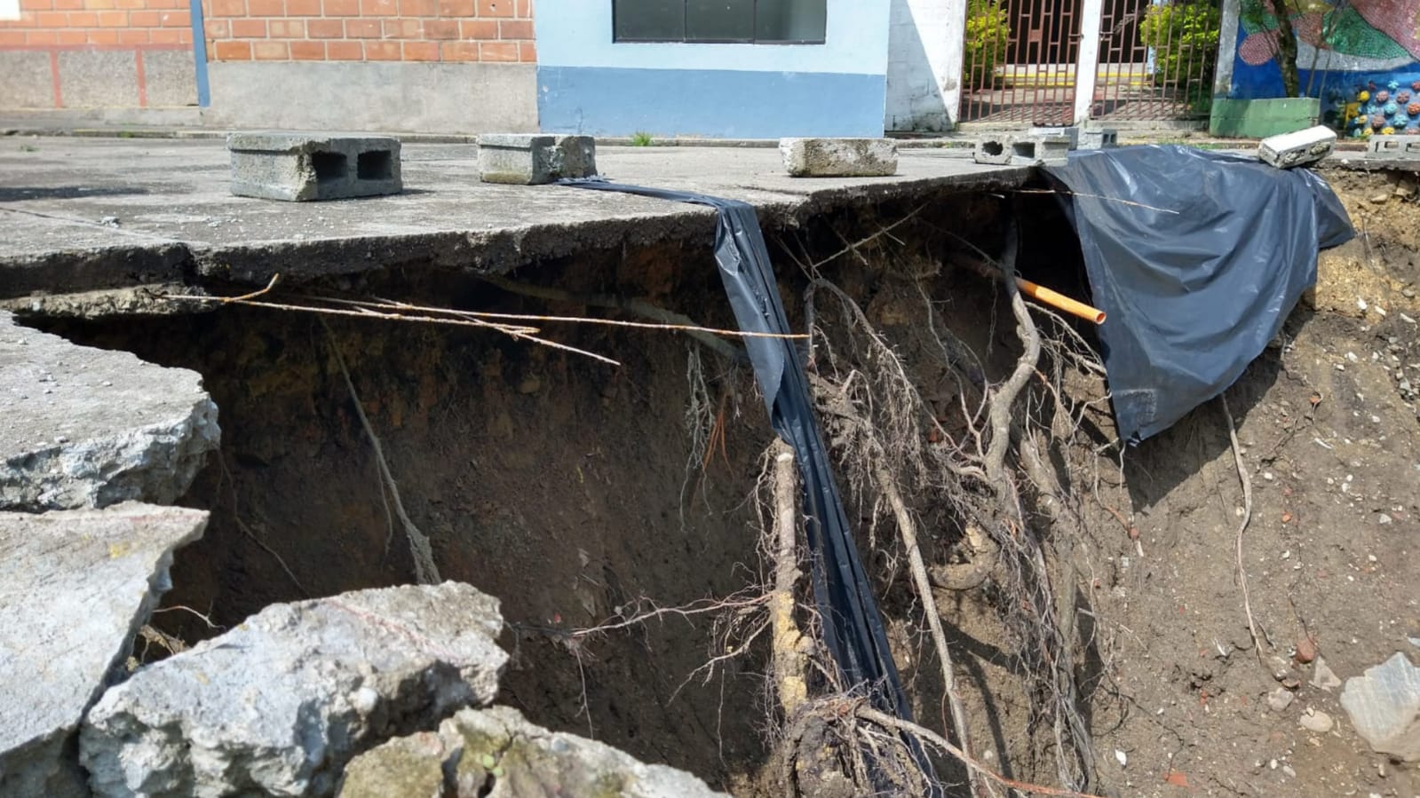 Piden ayuda para construir un muro de contención en colegio de Blanquizal