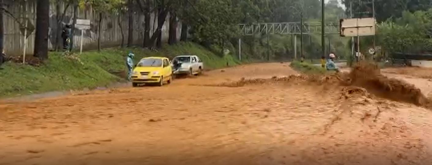 (Video) Los estragos del aguacero de esta tarde en Medellín