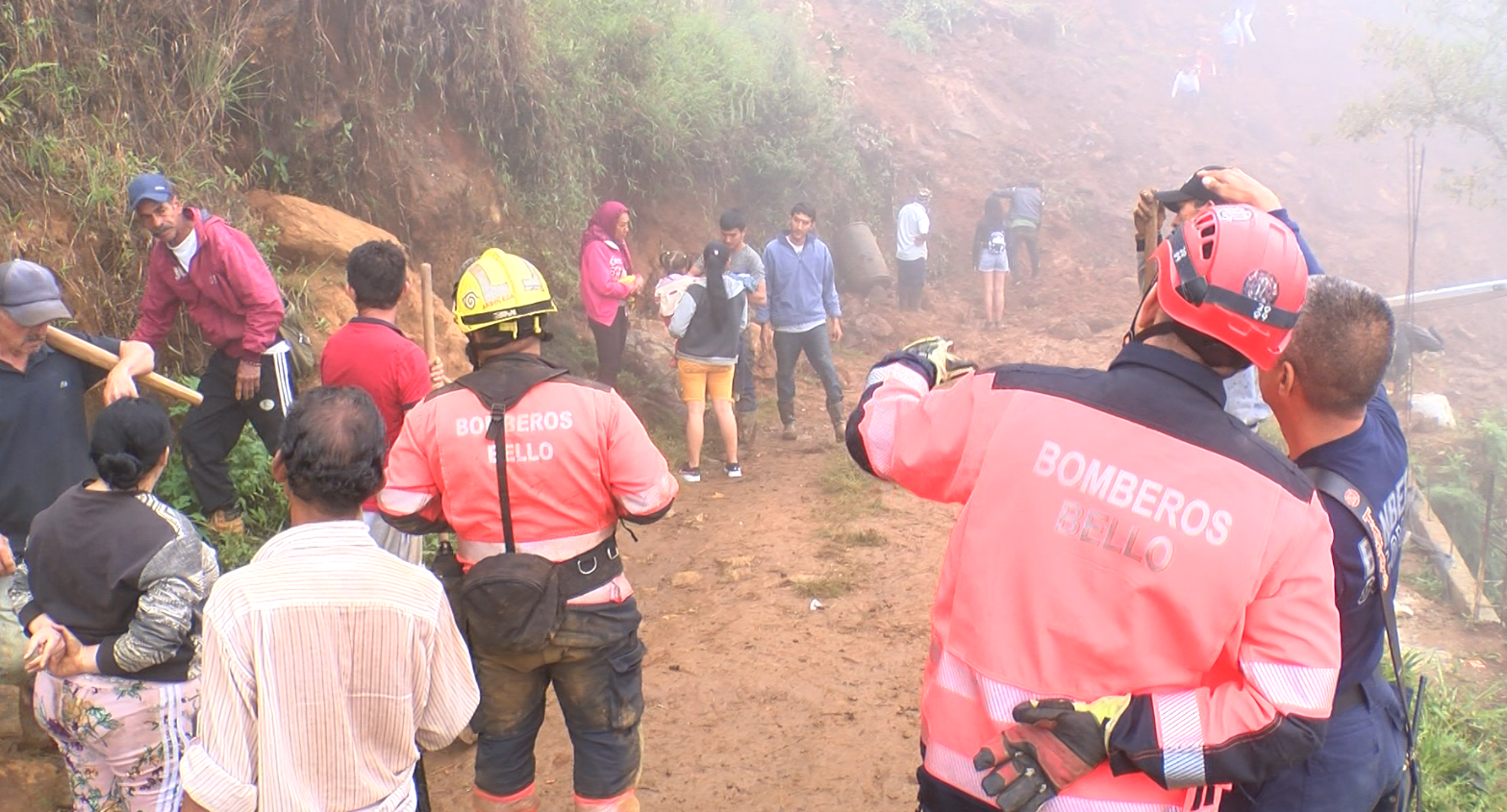 Encontraron el cuerpo del hombre sepultado por un movimiento en masa, en Bello