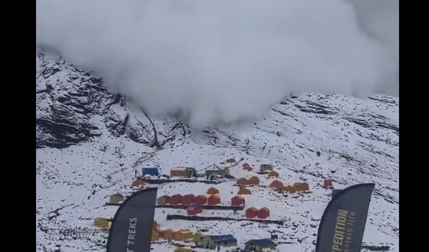 [Video] Cuatro muertos y 26 desaparecidos por avalancha en el Himalaya