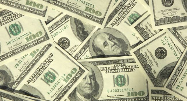 El dólar supera por primera vez la barrera de los $4.800