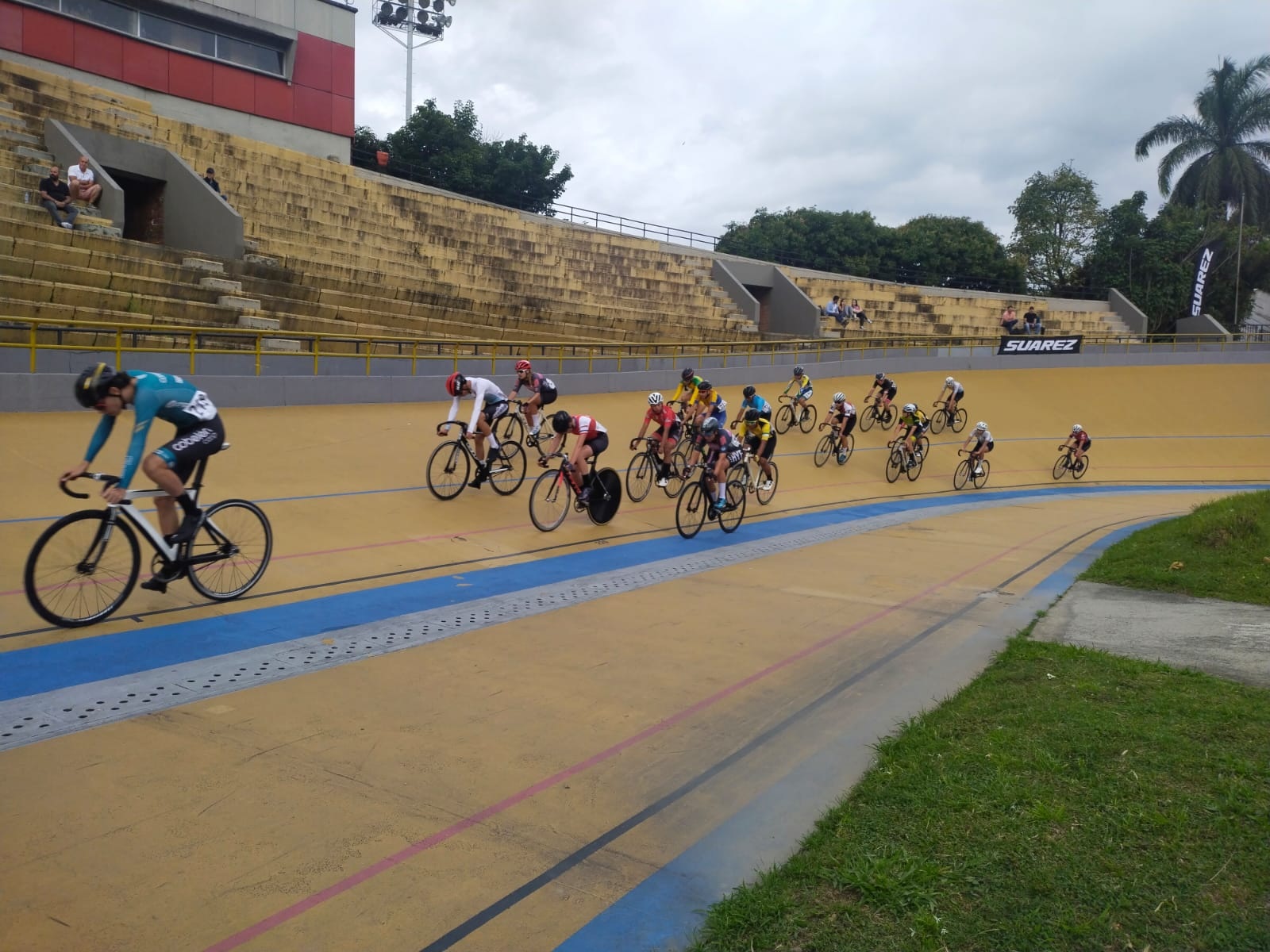 Los mejores del ciclismo nacional estuvieron en el Gran Prix de Pista