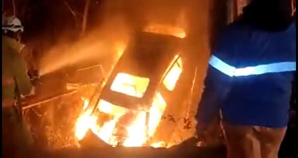 (Video) Una mujer murió incinerada en un accidente de tránsito