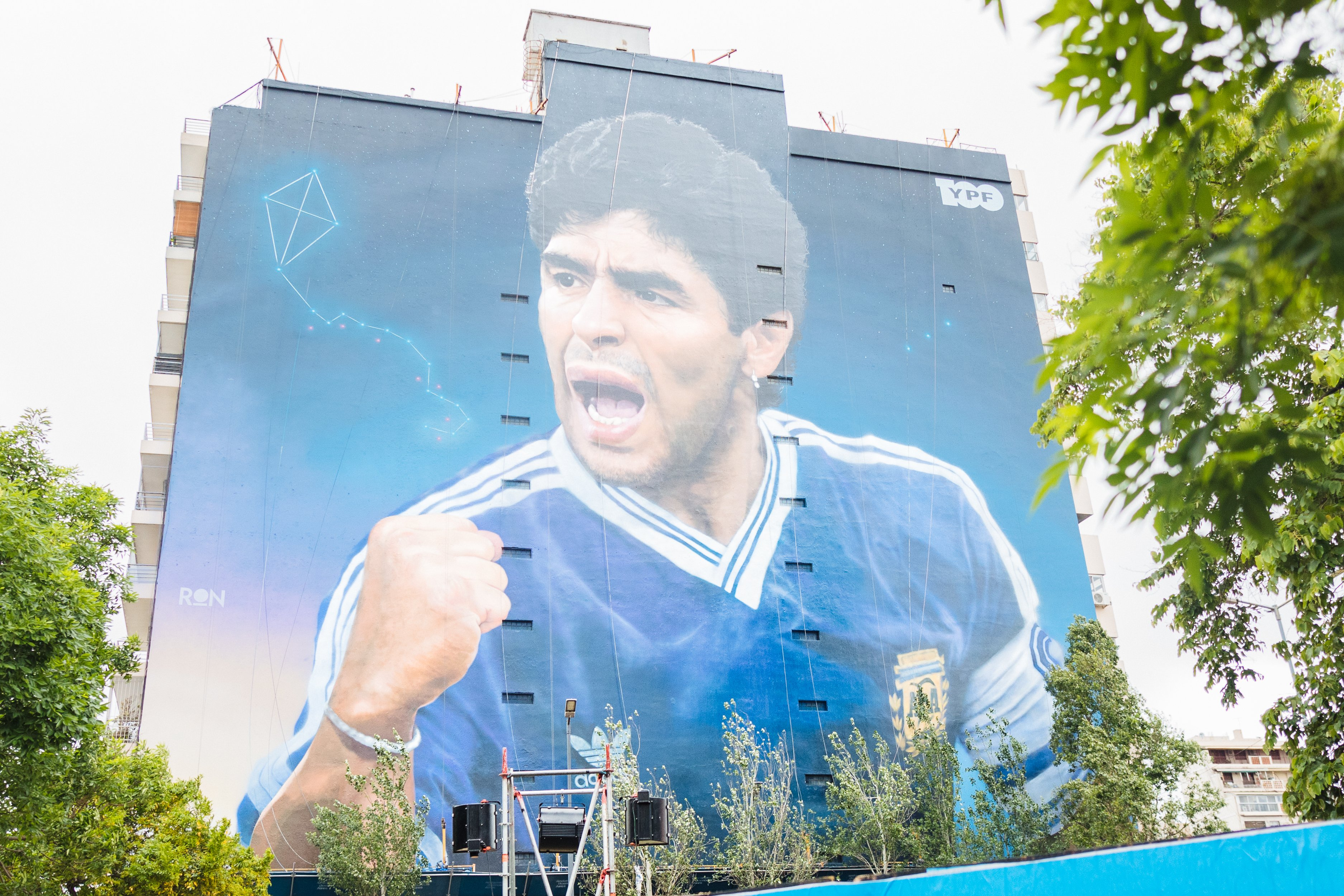 Con mural en Ezeiza celebraron el cumpleaños de Maradona