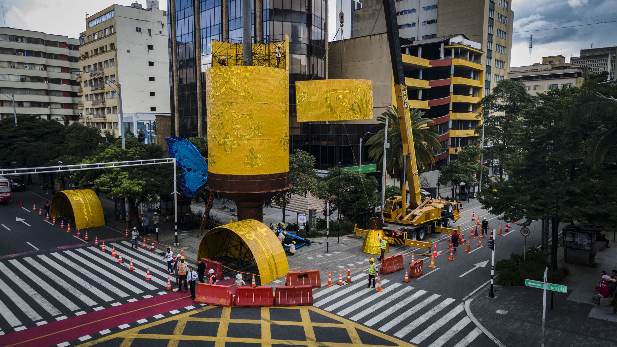 ¿Cómo avanza el montaje de los alumbrados en Medellín? ¡Aquí le contamos!