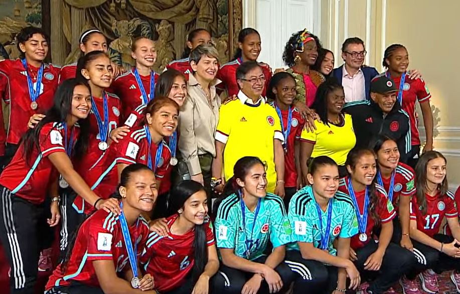 Presidente Gustavo Petro rinde homenaje a Selección Colombia sub 17