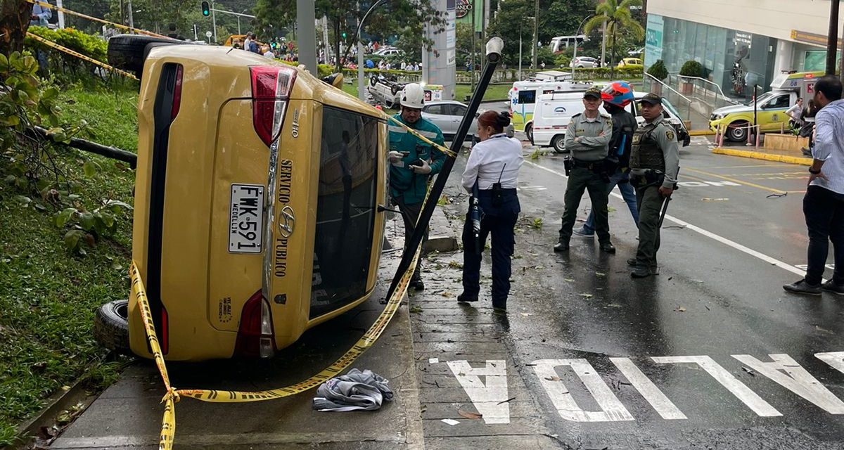 Ampliación: Tres carros volcados y nueve heridos, lo que se sabe del accidente en El Poblado