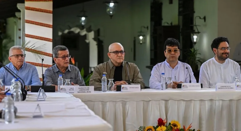 Gobierno de Colombia y ELN reanudan negociaciones de paz