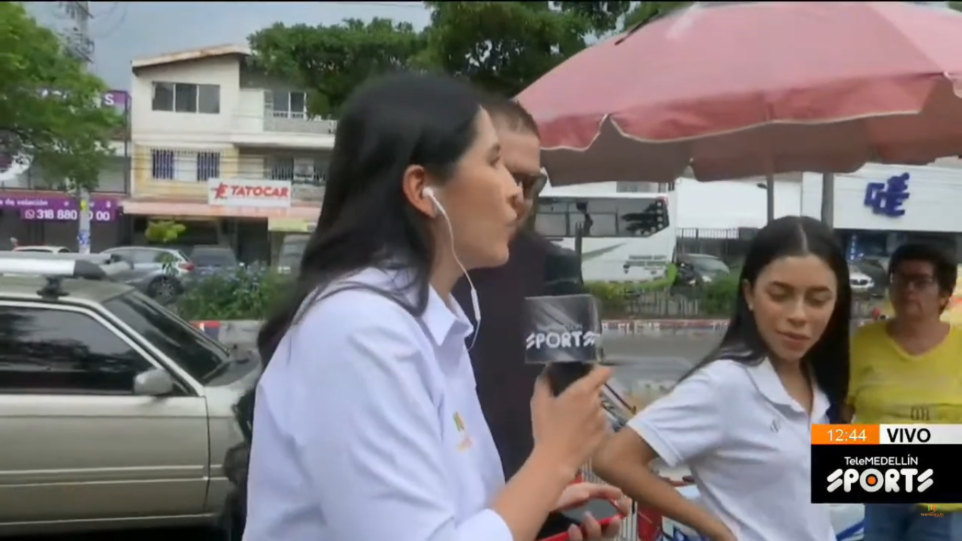 [Video] Nuestra periodista Maria Alejandra Cardona apaciguó pelea