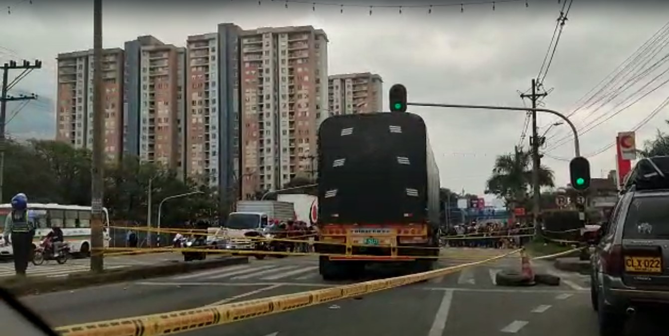 [Video] Motociclista murió tras ser arrollado por una mula en Solla