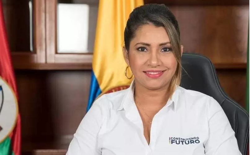 Retiran del cargo a gobernadora de Arauca por salir del país sin autorización