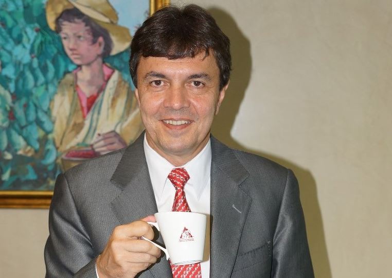 Roberto Vélez renuncia a la Federación Nacional de Cafeteros