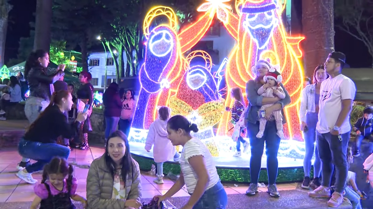 Casi 200 figuras navideñas llegaron a El Santuario, Antioquia