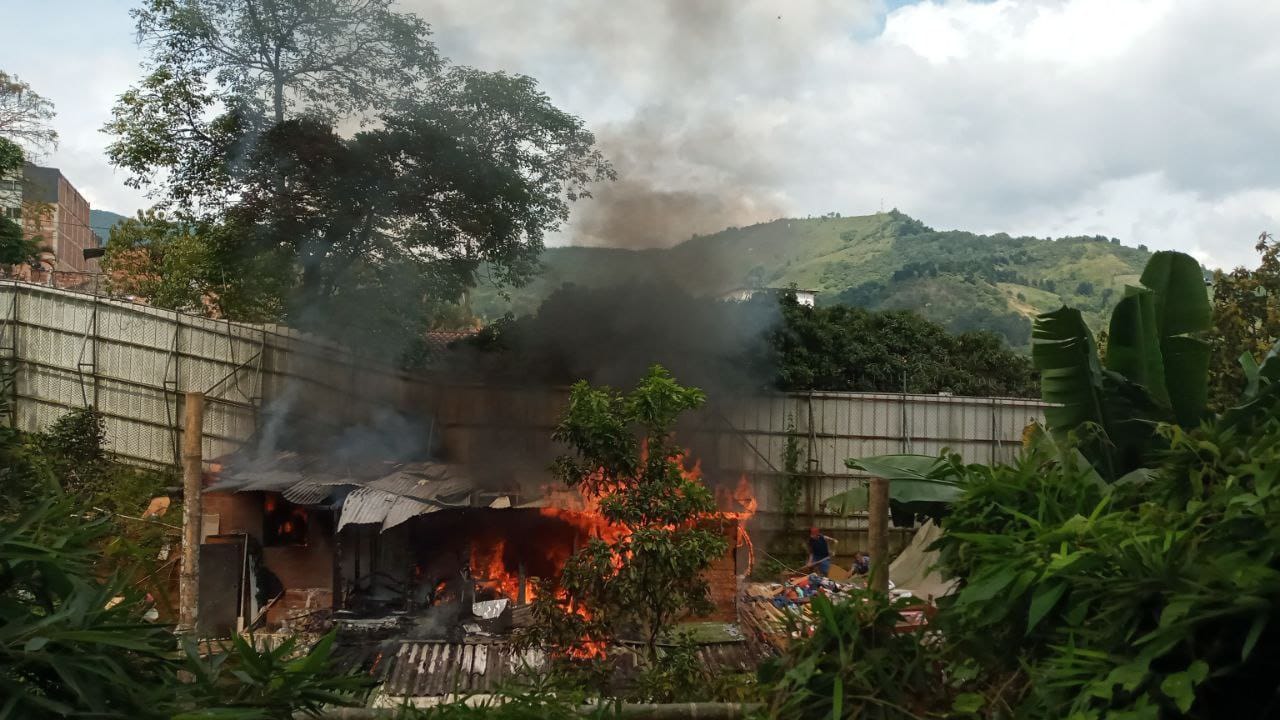 ¡Tenga cuidado con las velas! En Semana Santa incrementan los incendios