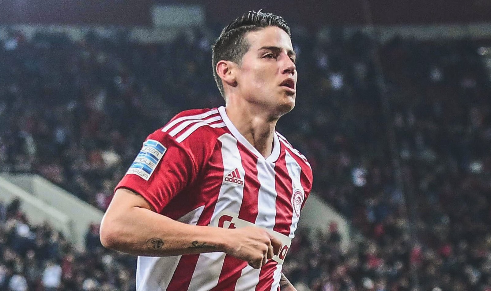 [Video] James clavó un golazo con Olympiacos