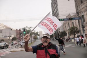 Siguen las protestas en Perú por la destitución de Pedro Castillo