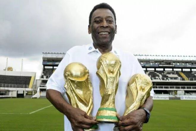 El mundo del fútbol le manda mensajes de apoyo a Pelé