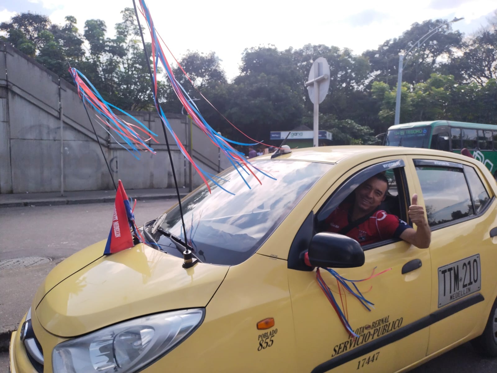 David González, el taxista que también es del DIM
