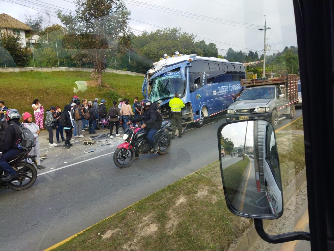 Diez heridos tras accidente de bus en la autopista Medellín - Bogotá