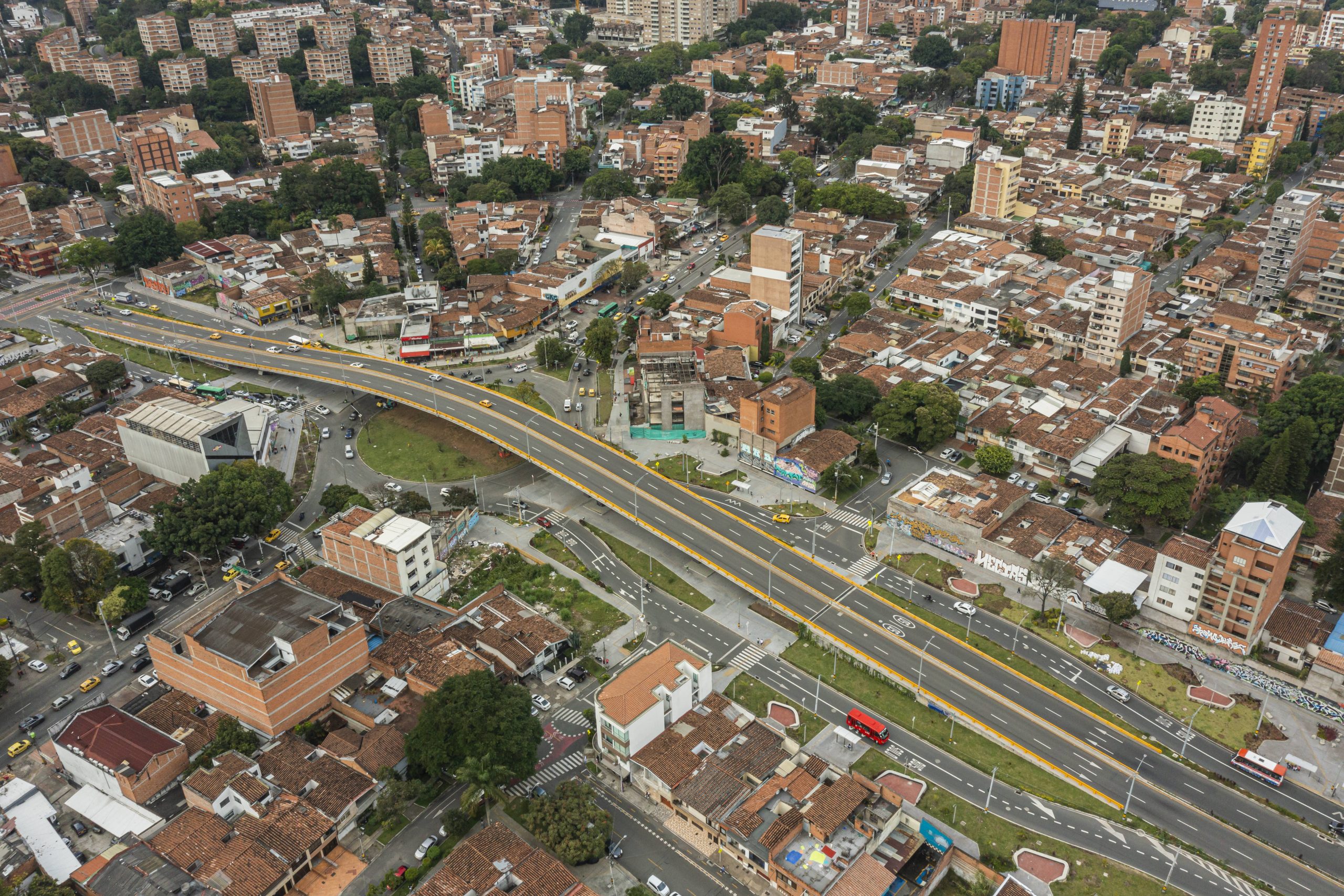Intercambio vial de la 80 cuenta con 6.000 m² de nuevos muros verdes