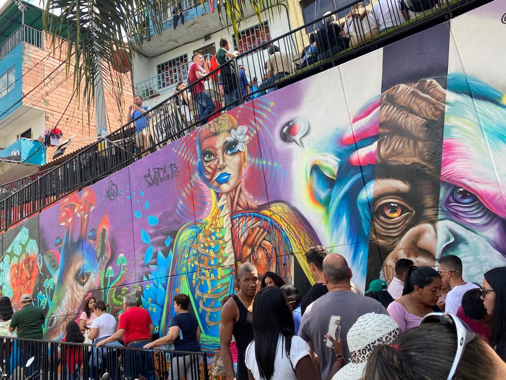 Filantropía, el nuevo mural del Graffitour de la Comuna 13 