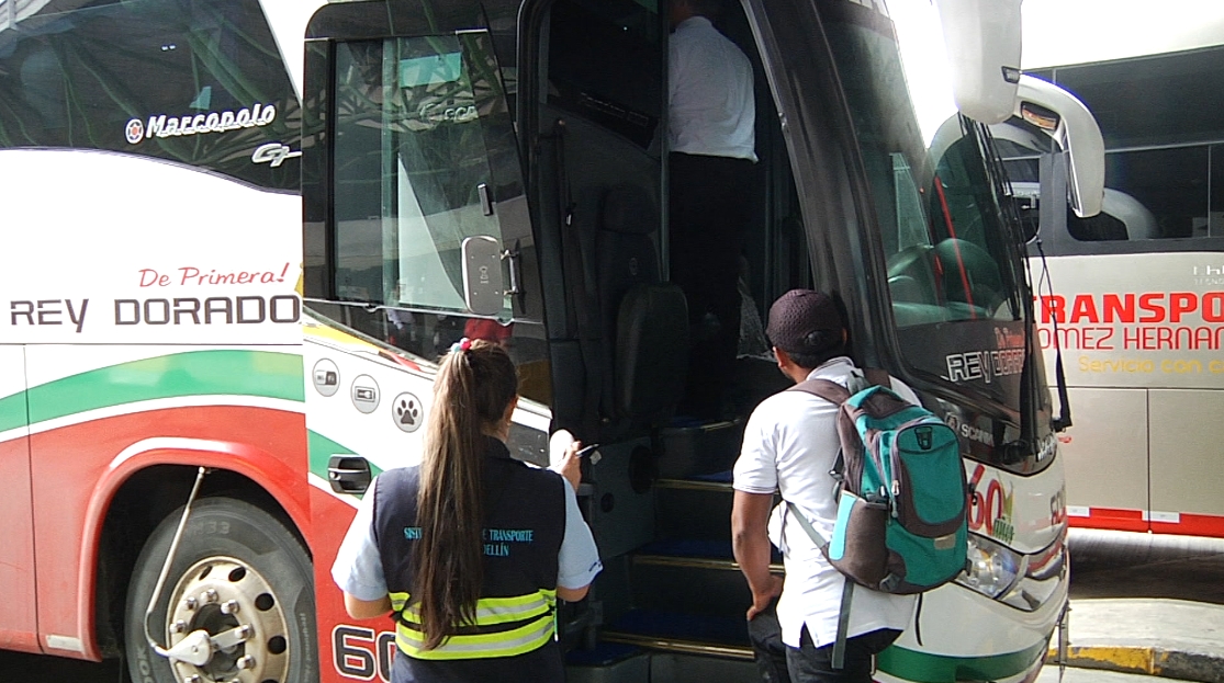 Transportadores de pasajeros en Antioquia también están perdiendo plata por derrumbe en Cauca
