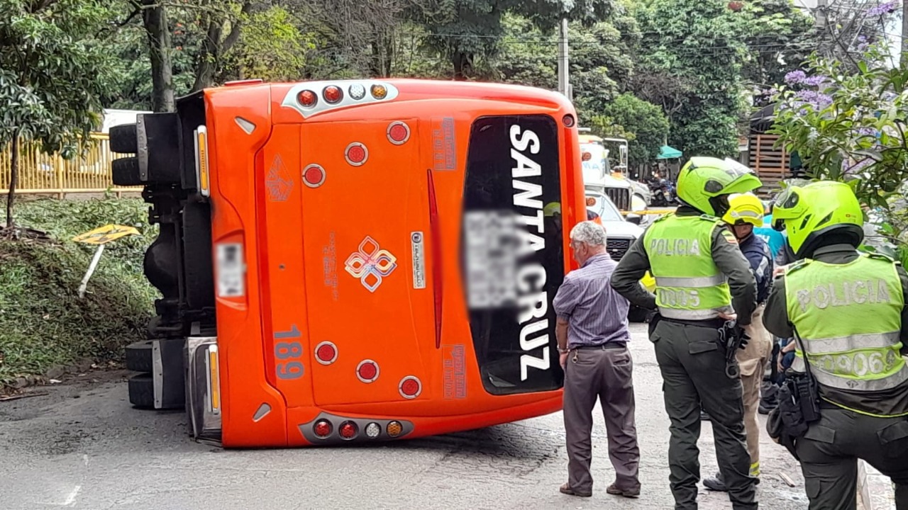Bus de transporte público se volcó en Aranjuez