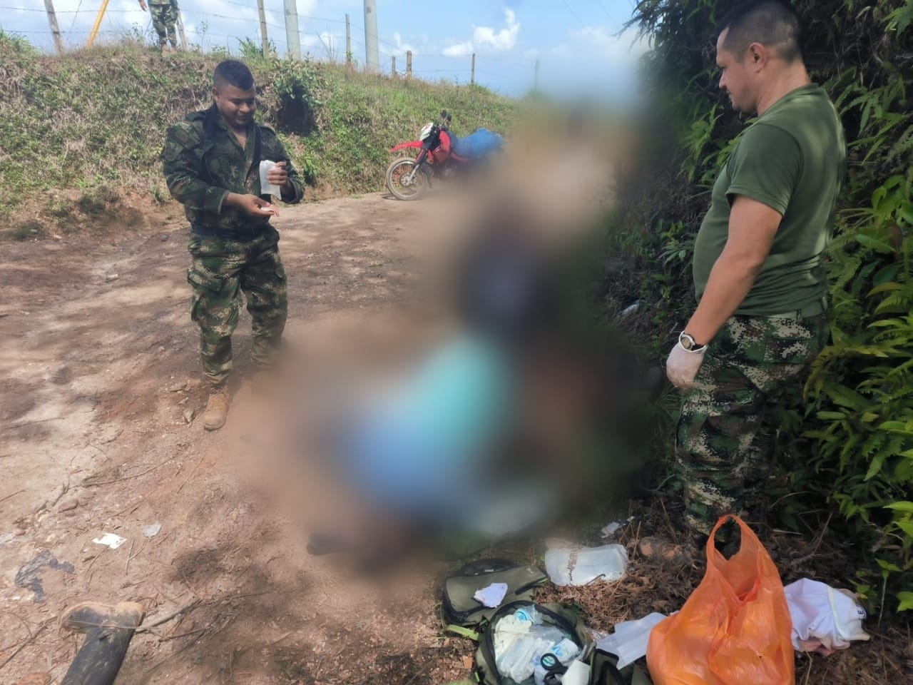 Papá e hijo cayeron en campo minado en Tarazá, uno falleció