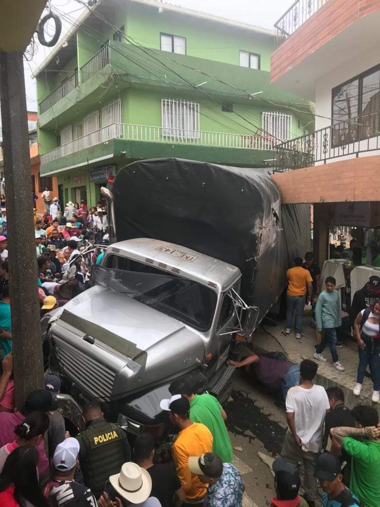 Camión sin frenos dejó 4 muertos en Campamento, Antioquia