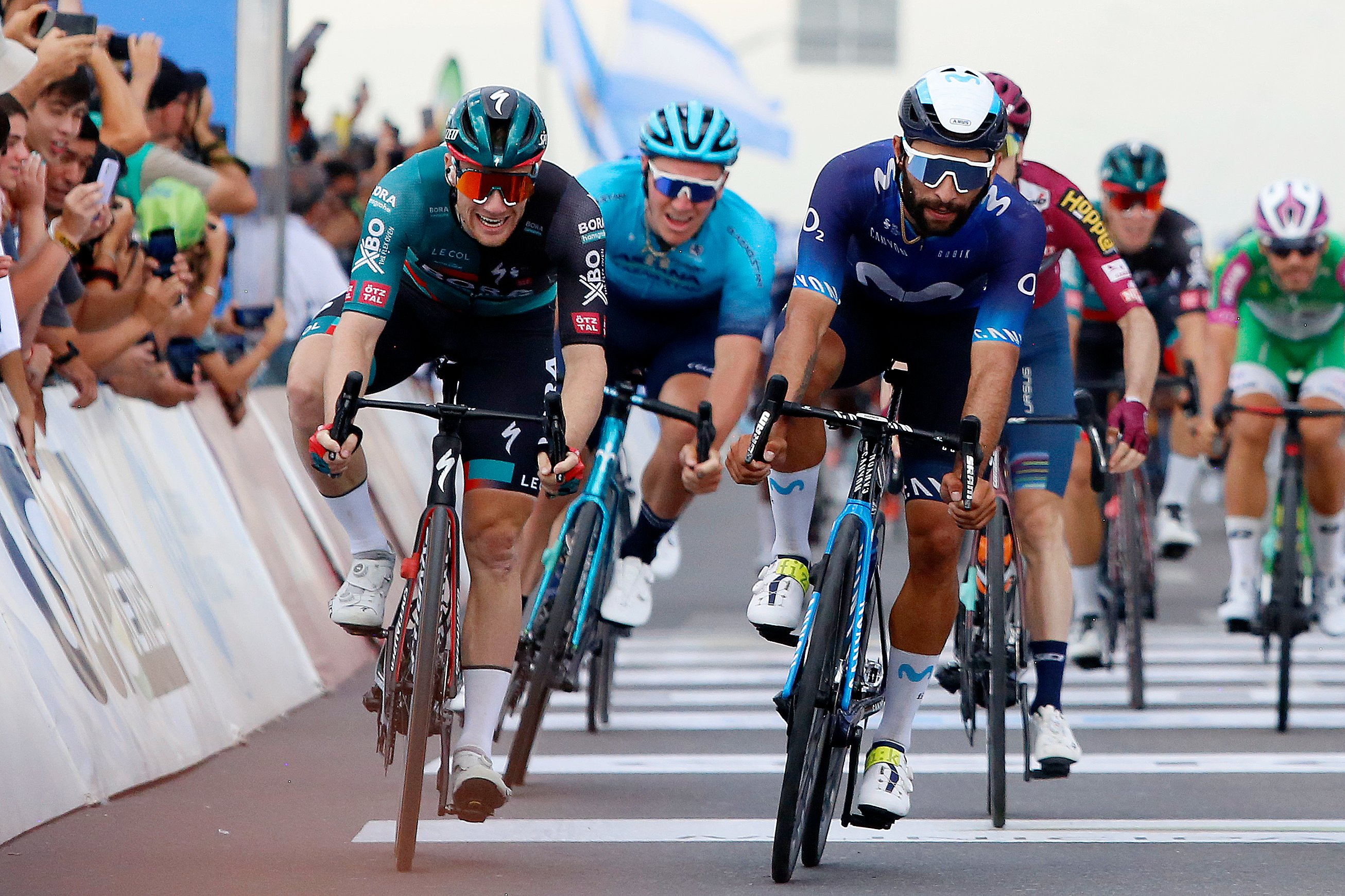 Fernando Gaviria, en el podio de la etapa 6 de San Juan