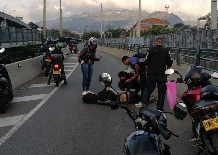 [Video] Grave accidente entre motociclistas en el puente de La Madre Laura