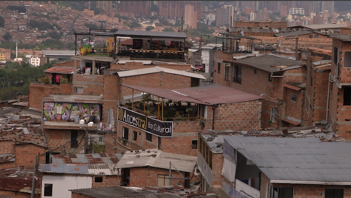 Ancestral, un parche comunitario en el 'Plan del Che' en la Comuna 13 