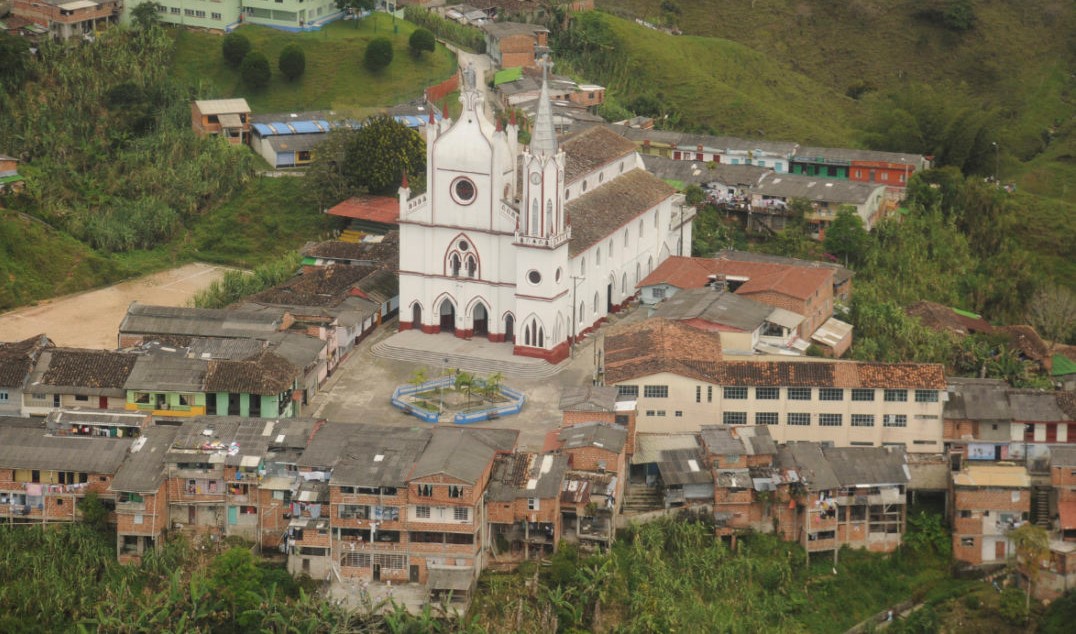 Ni la iglesia se salvó: habitantes de Nariño, Antioquia, no pueden asistir a misa
