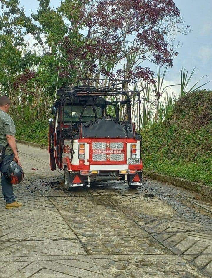 Mototaxi es quemado en Nariño, Antioquia