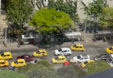 Taxistas protestan en Medellín contra plataformas de transporte